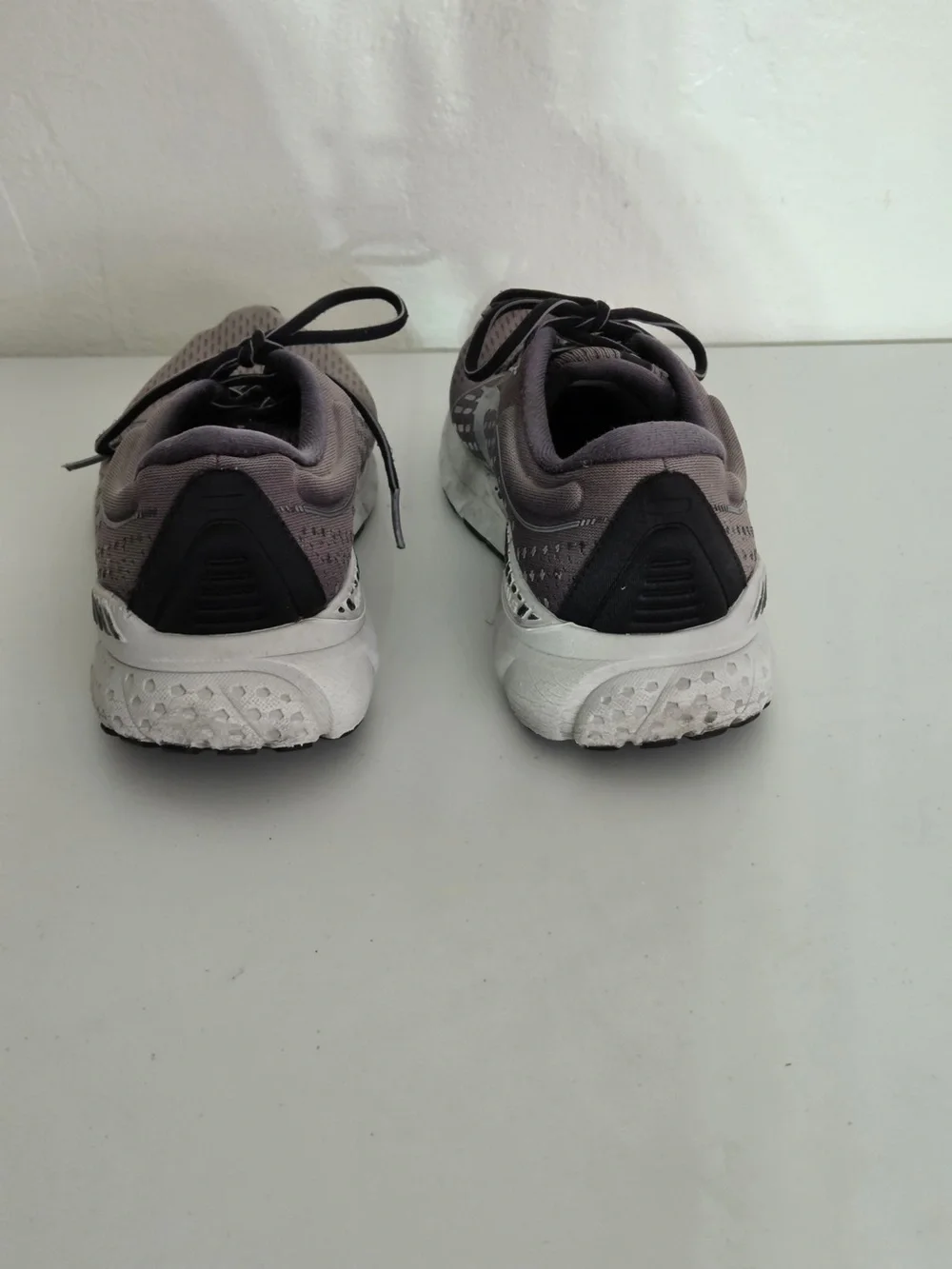 Brooks Men’s Adrenaline 21 GTS Running Shoes Gray Purple Size 11 Worn
